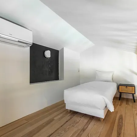 - High Standing Contemporay Villa